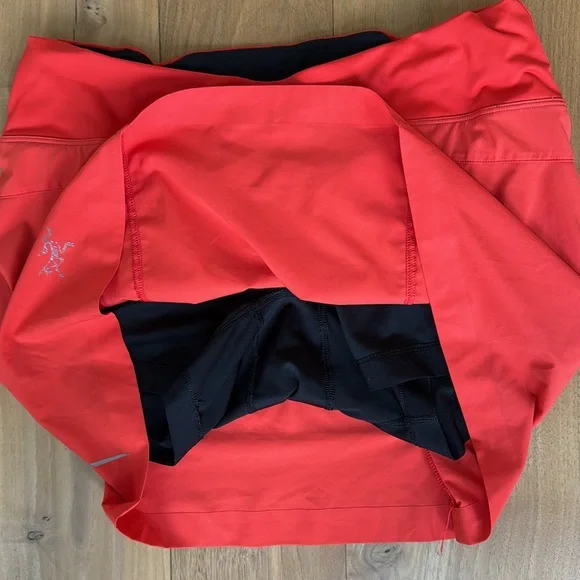 Arc'teryx hiking skort tennis  skirt size S coral color excellent condition - Picture 3 of 10